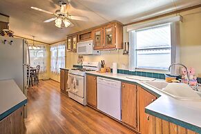 Cozy Yuma Retreat w/ Furnished Patio & Grill!