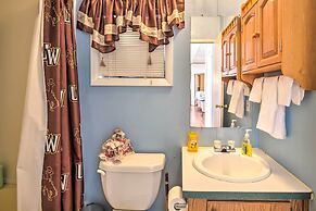 Cozy Yuma Retreat w/ Furnished Patio & Grill!