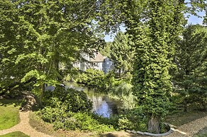 Lovely Norwich Villa, On Golf Course w/ Amenities!