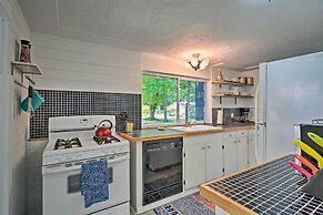 Stylish Dog-friendly Bungalow: Steps to Elk Lake