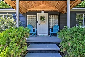 Stylish Dog-friendly Bungalow: Steps to Elk Lake