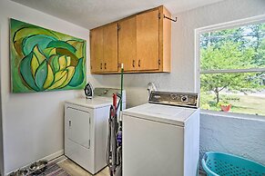 Stylish Dog-friendly Bungalow: Steps to Elk Lake