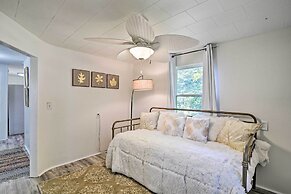 Stylish Dog-friendly Bungalow: Steps to Elk Lake