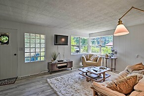 Stylish Dog-friendly Bungalow: Steps to Elk Lake