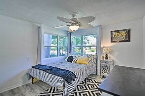 Stylish Dog-friendly Bungalow: Steps to Elk Lake