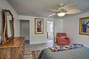 Stylish Dog-friendly Bungalow: Steps to Elk Lake