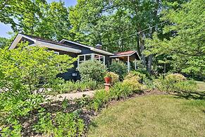 Stylish Dog-friendly Bungalow: Steps to Elk Lake