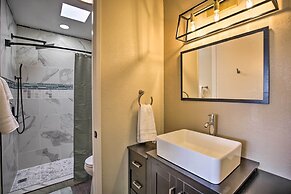 Stunning Oceanside Condo: Walk to the Beach!