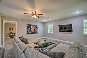 Spacious Houston Family Home With Game Room!