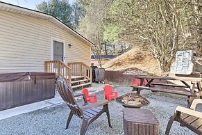 Hot Tub & Fire Pit at Luxe Blue Ridge Bungalow