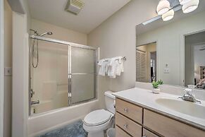 Scenic Sapphire Condo w/ Deck + Gas Grill!