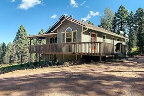 Hilltop Haven in Florissant: Deck + Mountain View!