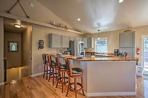 Hilltop Haven in Florissant: Deck + Mountain View!