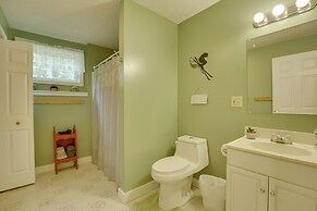 Bethel Chalet w/ Hot Tub: 3 Miles to Sunday River!