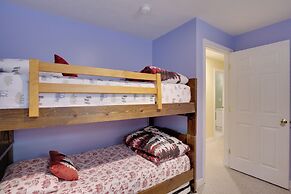 Bethel Chalet w/ Hot Tub: 3 Miles to Sunday River!