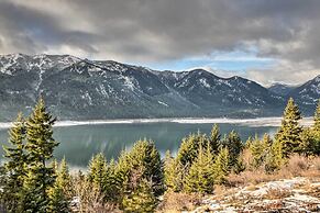 Homey Cle Elum Lake Apt w/ Shared Hot Tub & Views!