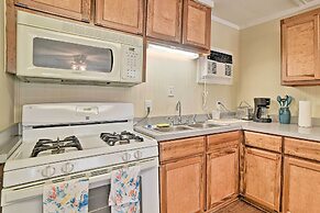 Rockport Bayfront Studio w/ Patio: 'casa Familia'