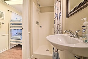 Rockport Bayfront Studio w/ Patio: 'casa Familia'