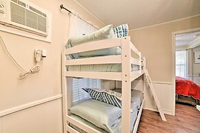 Rockport Bayfront Studio w/ Patio: 'casa Familia'