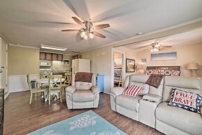 Rockport Bayfront Studio w/ Patio: 'casa Familia'