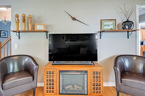 Rochester House w/ Fire Pit, Grill & Patio!