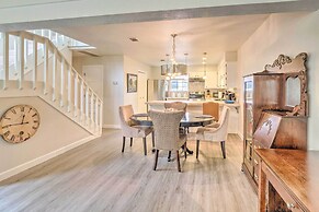 Horseshoe Bay Townhome w/ Patio & Outdoor Pool!