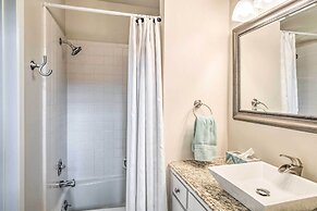 Horseshoe Bay Townhome w/ Patio & Outdoor Pool!