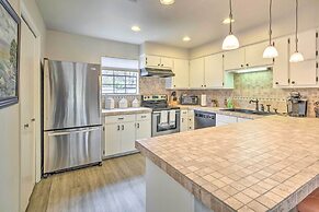 Horseshoe Bay Townhome w/ Patio & Outdoor Pool!