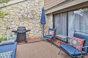Horseshoe Bay Townhome w/ Patio & Outdoor Pool!