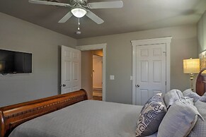 Cozy Home Blocks to Georgetown Square & SU!