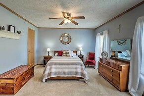 Lyndonville Home w/ Fire Pit, Screened Patio & A/C