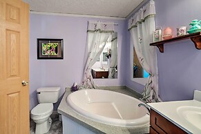 Lyndonville Home w/ Fire Pit, Screened Patio & A/C