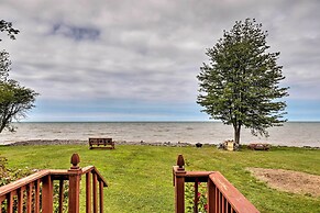 Lyndonville Home w/ Fire Pit, Screened Patio & A/C