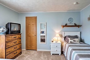 Lyndonville Home w/ Fire Pit, Screened Patio & A/C