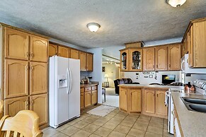 Lyndonville Home w/ Fire Pit, Screened Patio & A/C