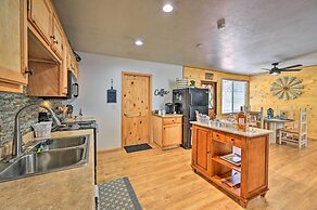 Peaceful Strawberry Cabin: Fire Pit & Hot Tub