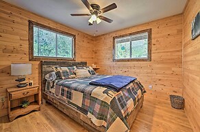 Peaceful Strawberry Cabin: Fire Pit & Hot Tub
