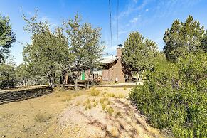 Peaceful Strawberry Cabin: Fire Pit & Hot Tub