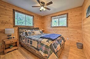 Peaceful Strawberry Cabin: Fire Pit & Hot Tub