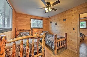 Peaceful Strawberry Cabin: Fire Pit & Hot Tub