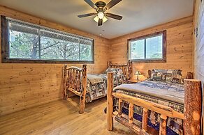 Peaceful Strawberry Cabin: Fire Pit & Hot Tub