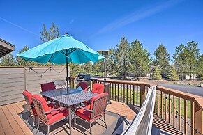 Pet-friendly Townhome w/ Hot Tub in Redmond!