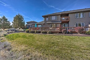 Pet-friendly Townhome w/ Hot Tub in Redmond!