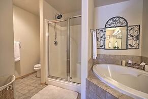 Pet-friendly Townhome w/ Hot Tub in Redmond!