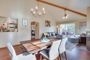 Pet-friendly Townhome w/ Hot Tub in Redmond!