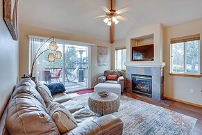Pet-friendly Townhome w/ Hot Tub in Redmond!