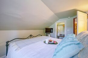 Near Golf Courses: Family Home in Bellaire