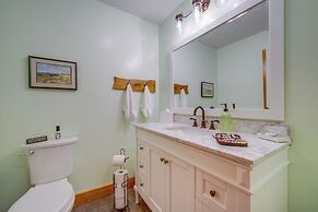 Near Golf Courses: Family Home in Bellaire