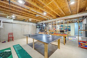 Near Golf Courses: Family Home in Bellaire