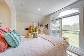 Near Golf Courses: Family Home in Bellaire